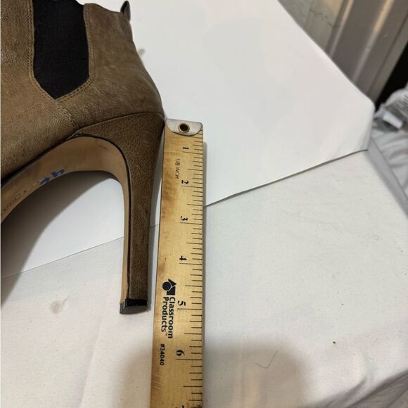 Vince camuto Platform Chelsea Boot 8B - Picture 7 of 9